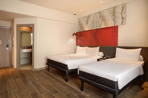 Family Room, Multiple Beds | Minibar, in-room safe, desk, laptop workspace