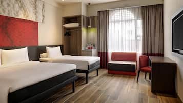 Family Room, Berbilang Katil | Bar mini, peti besi dalam bilik, meja, ruang kerja komputer riba