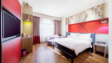 Rom – superior, 1 queensize-seng | Minibar, safe på rommet, skrivebord og skrivebord for bærbar PC