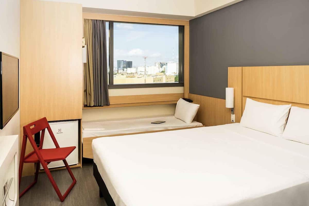 Standard Room, Multiple Beds | Minibar, in-room safe, desk, blackout drapes