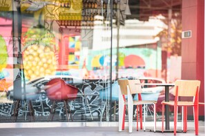 Petit déjeuner, déjeuner et dîner servis sur place