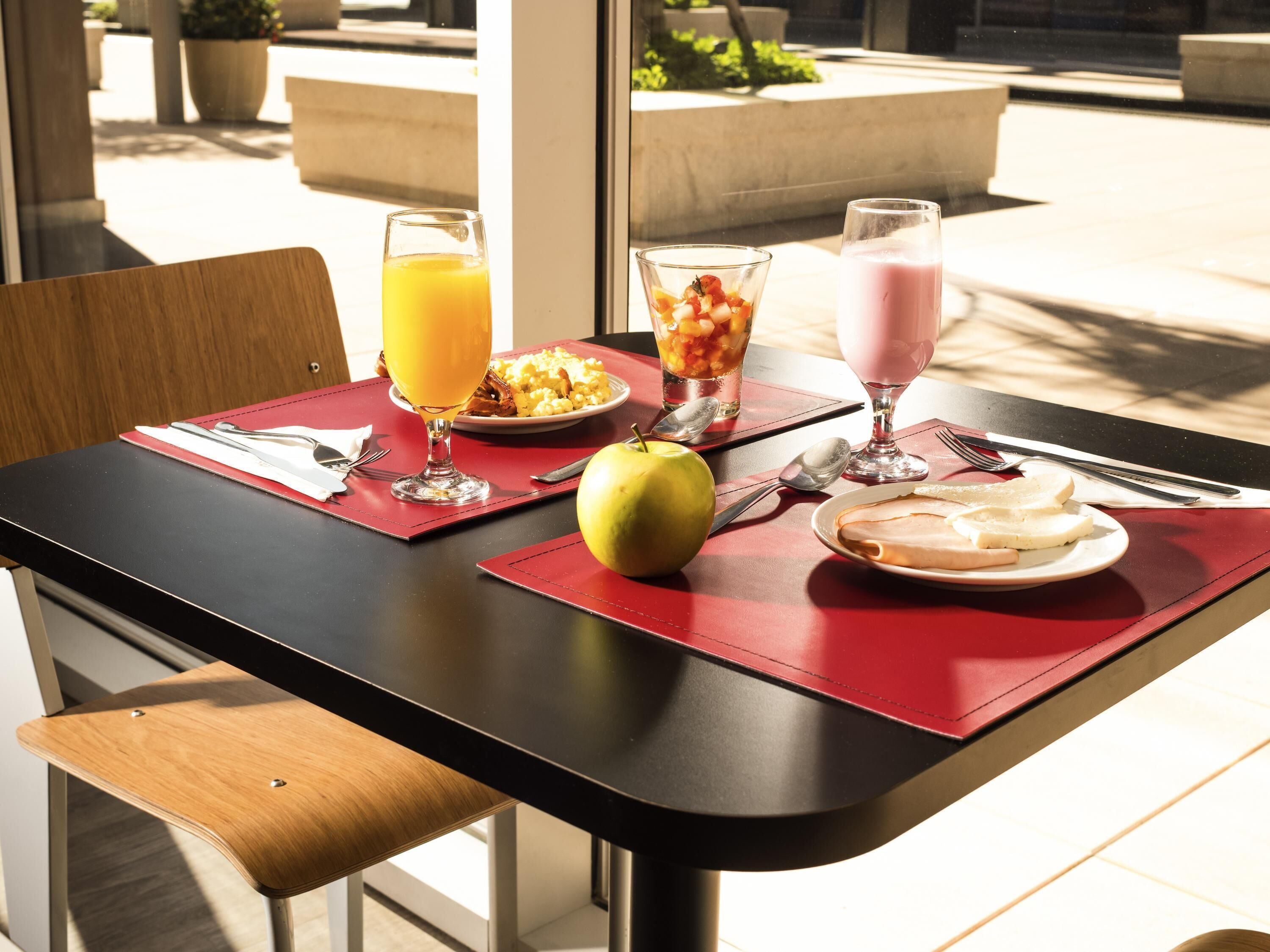 daily buffet breakfast (brl 55 per person)