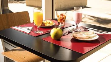 Daily buffet breakfast (BRL 55 per person)