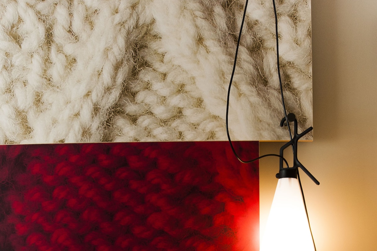 Caja de seguridad en la habitación y escritorio