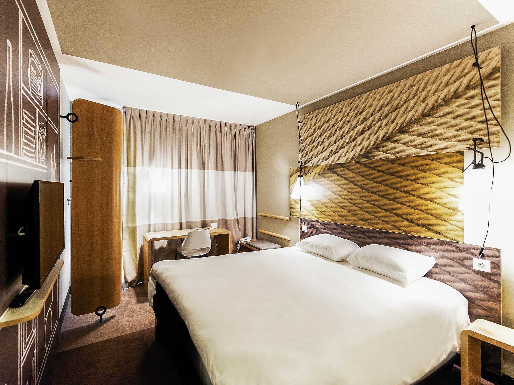 Standard Room, 1 Double Bed | In-room safe, desk, iron/ironing board, cots/infant beds