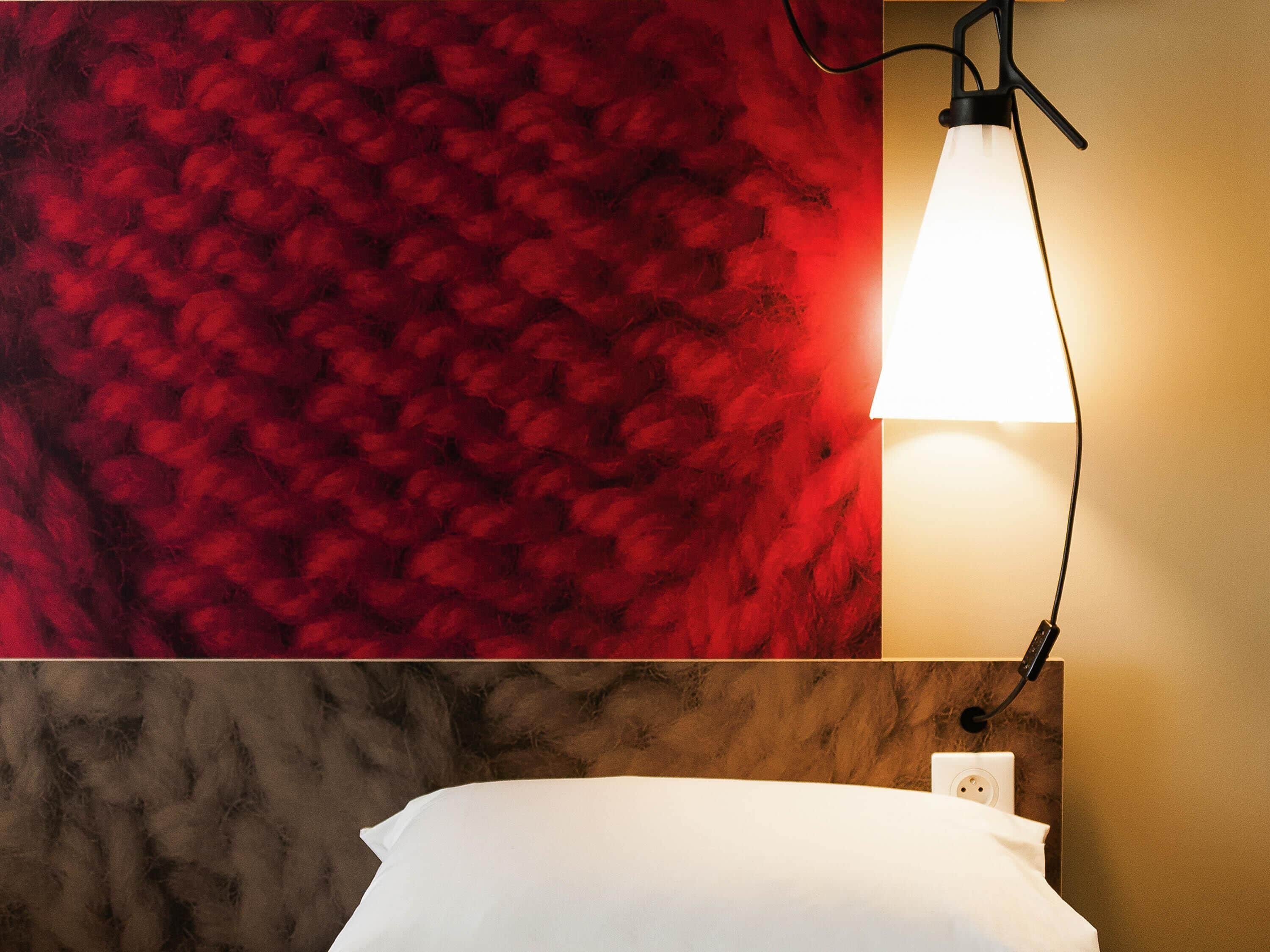 Caja de seguridad en la habitación y escritorio 