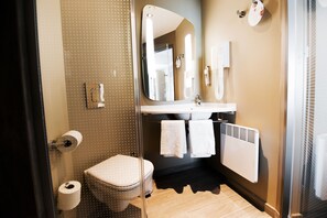 Standard Twin Room, 2 Single Beds | Bathroom