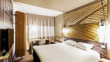 Standard Room, 1 Double Bed | In-room safe, desk, iron/ironing board, cots/infant beds