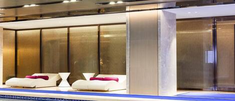Indoor pool, pool loungers