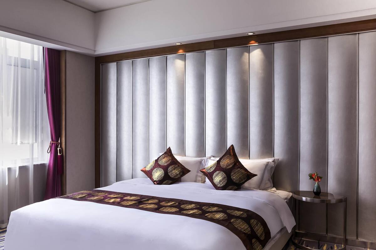 Suite – deluxe, 2 dobbeltsenger | Minibar, safe på rommet, skrivebord og wi-fi (inkludert)