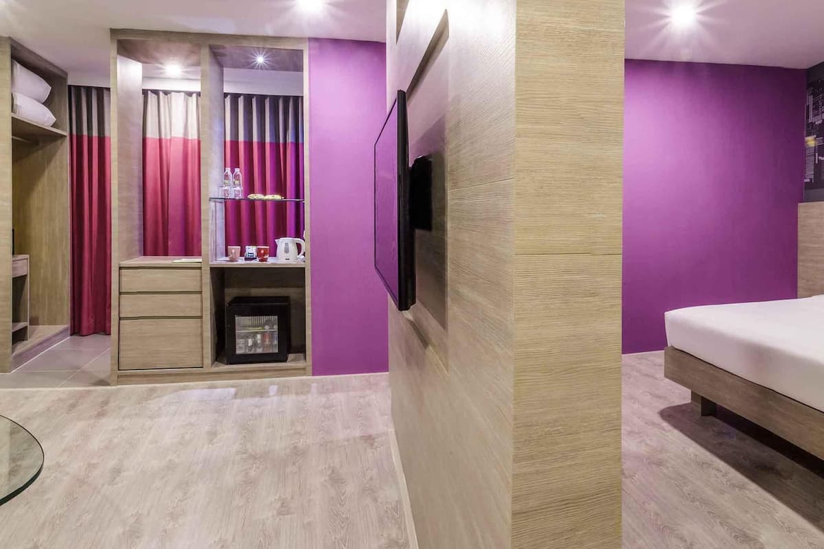 Sviitti, 1 suuri parisänky ja vuodesohva | 1 makuuhuone, minibaari, tallelokero huoneessa