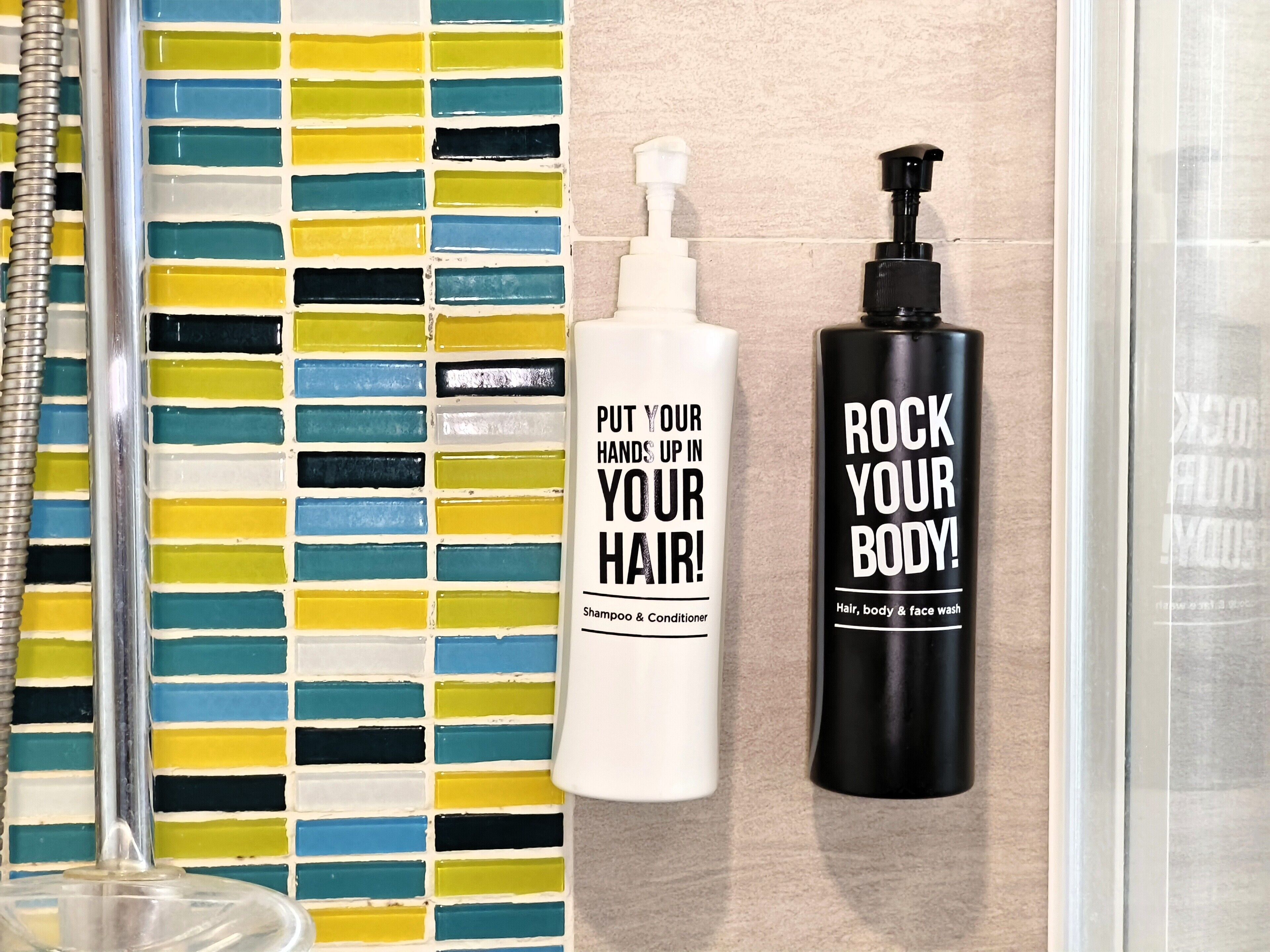 Habitación estándar, 1 cama matrimonial | Baño | Regadera, amenidades de baño ecológicas, secadora de cabello, pantuflas 