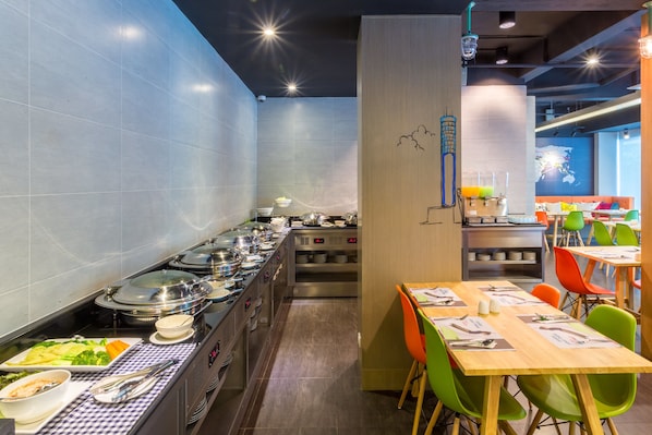 Breakfast (THB 199 per person)