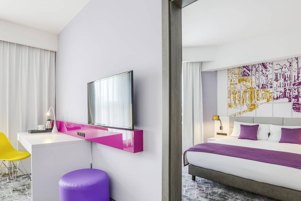 Cofres nos quartos, escrivaninha, espaço de trabalho para notebook