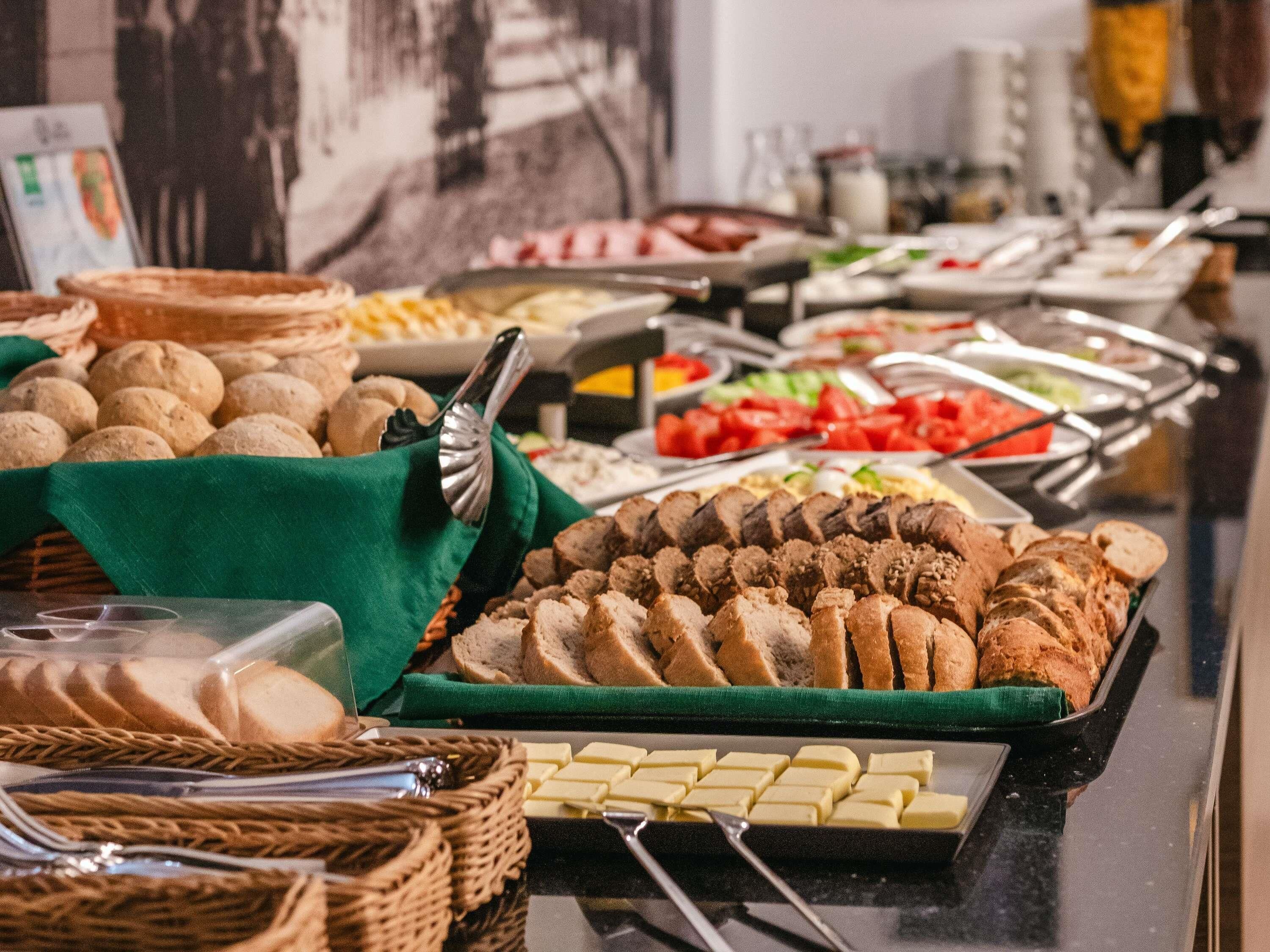 Bao gồm bữa sáng buffet hàng ngày 
