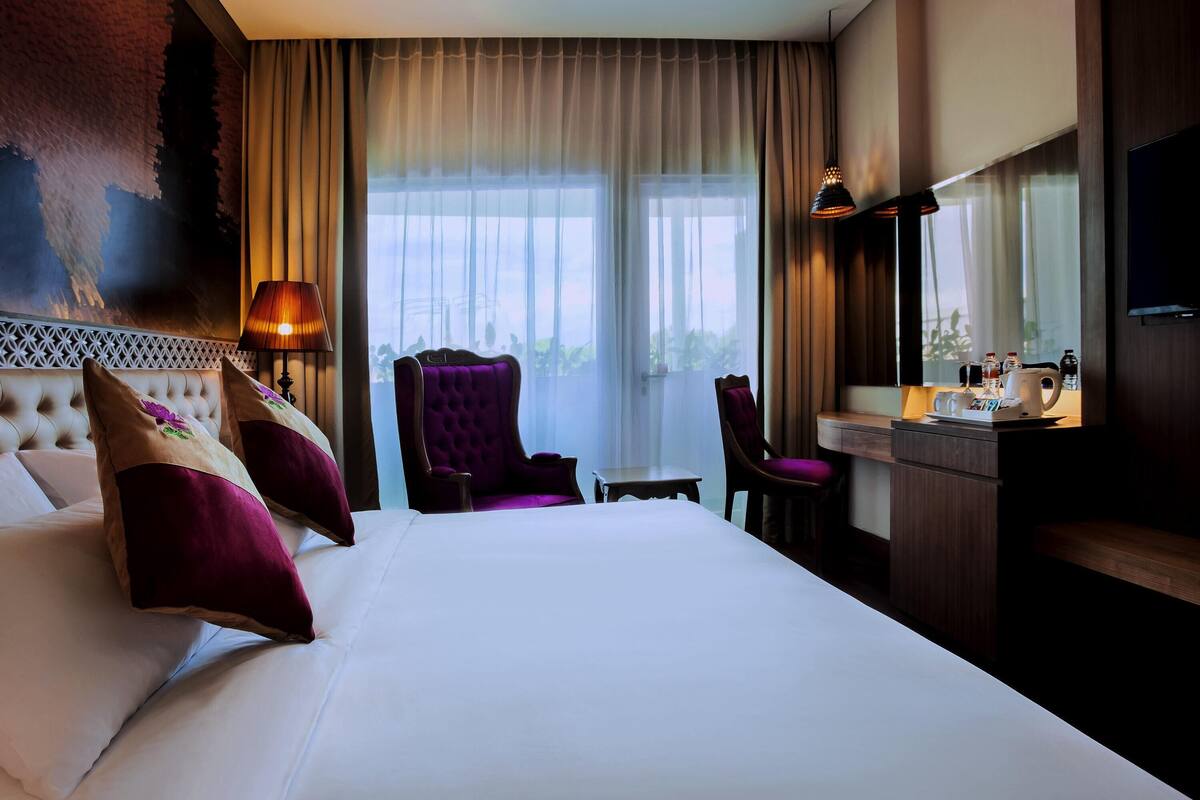 Minibar, in-room safe, desk, blackout curtains