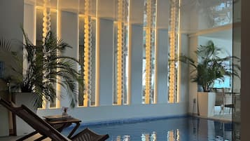 Innendørsbasseng og utendørsbasseng