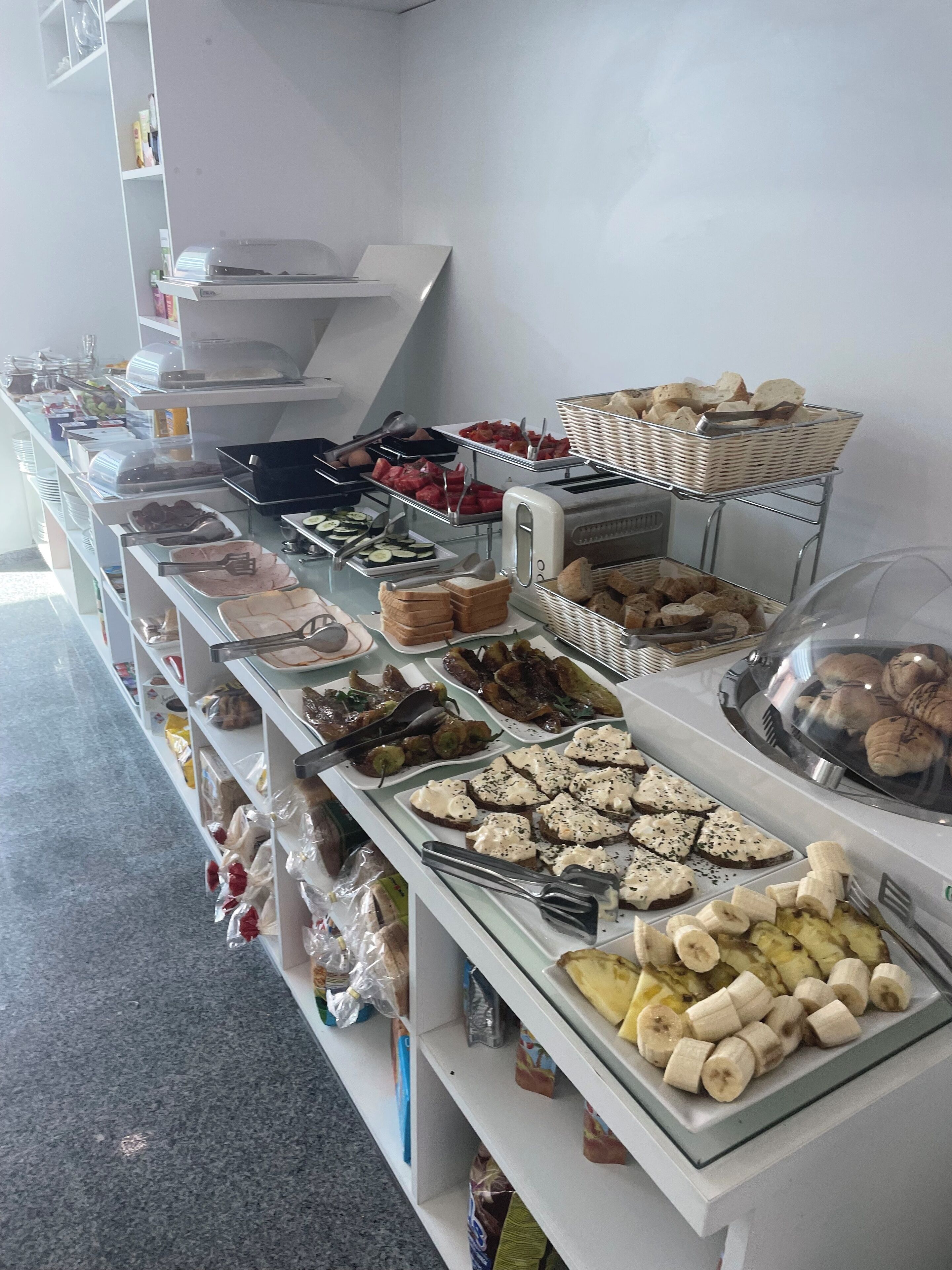 Desayuno continental gratuito y diario