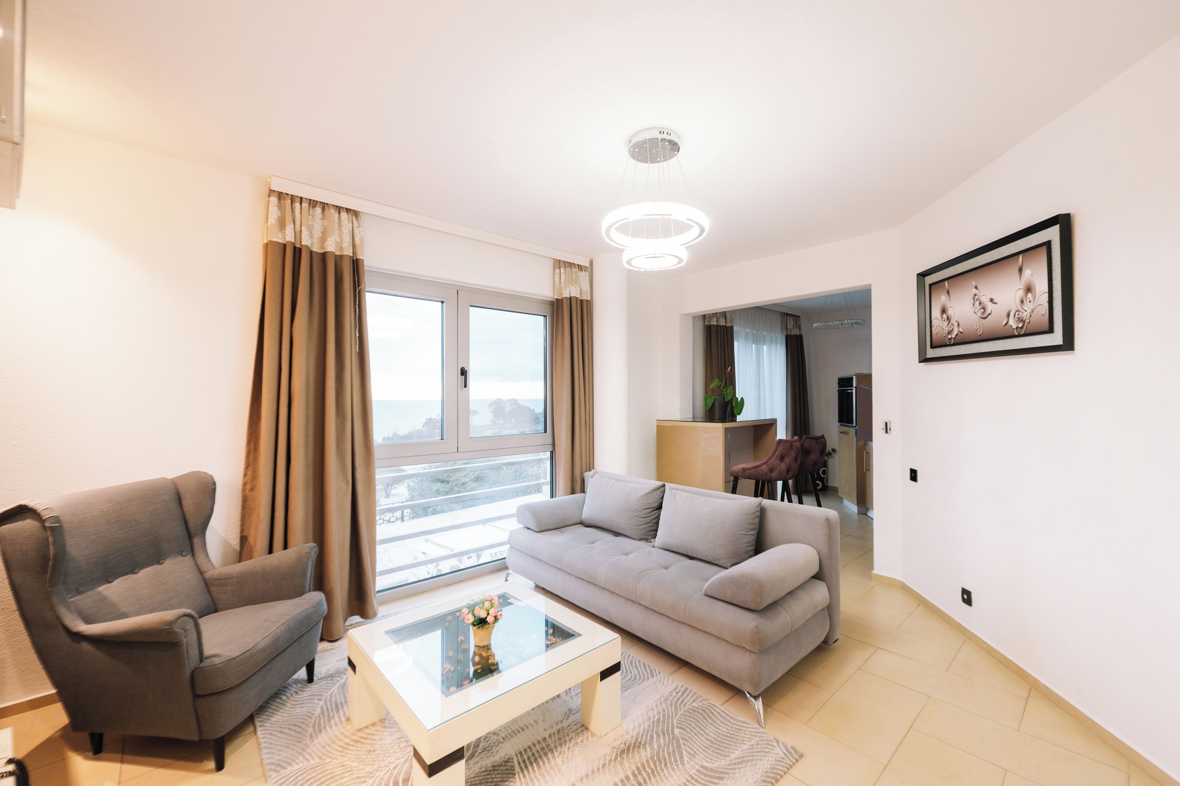 Lyxlägenhet - havsutsikt | Vardagsrum | Platt-tv