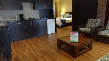 Apartamento, 1 habitación | Zona de estar | Una televisión