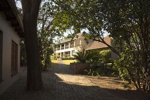 Property grounds - Ruth Avenue Guest House (Edenvale)