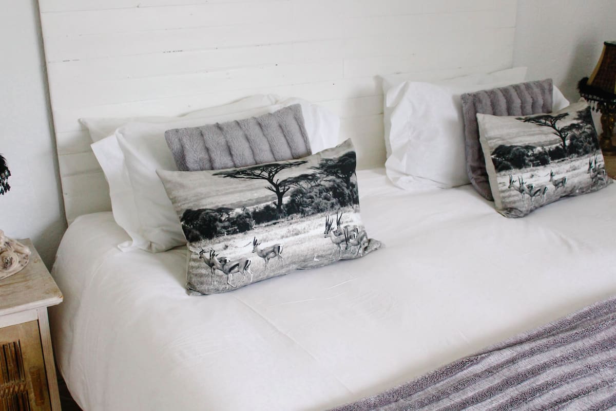 Kamar (3 - LUXURY SUITE) | Brankas, meja kerja, setrika/meja setrika, dan Wi-Fi gratis