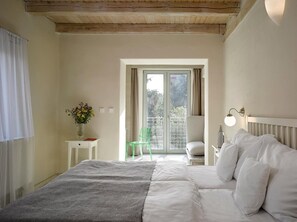 Free WiFi, wheelchair access