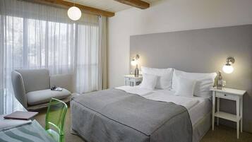 Free WiFi, wheelchair access