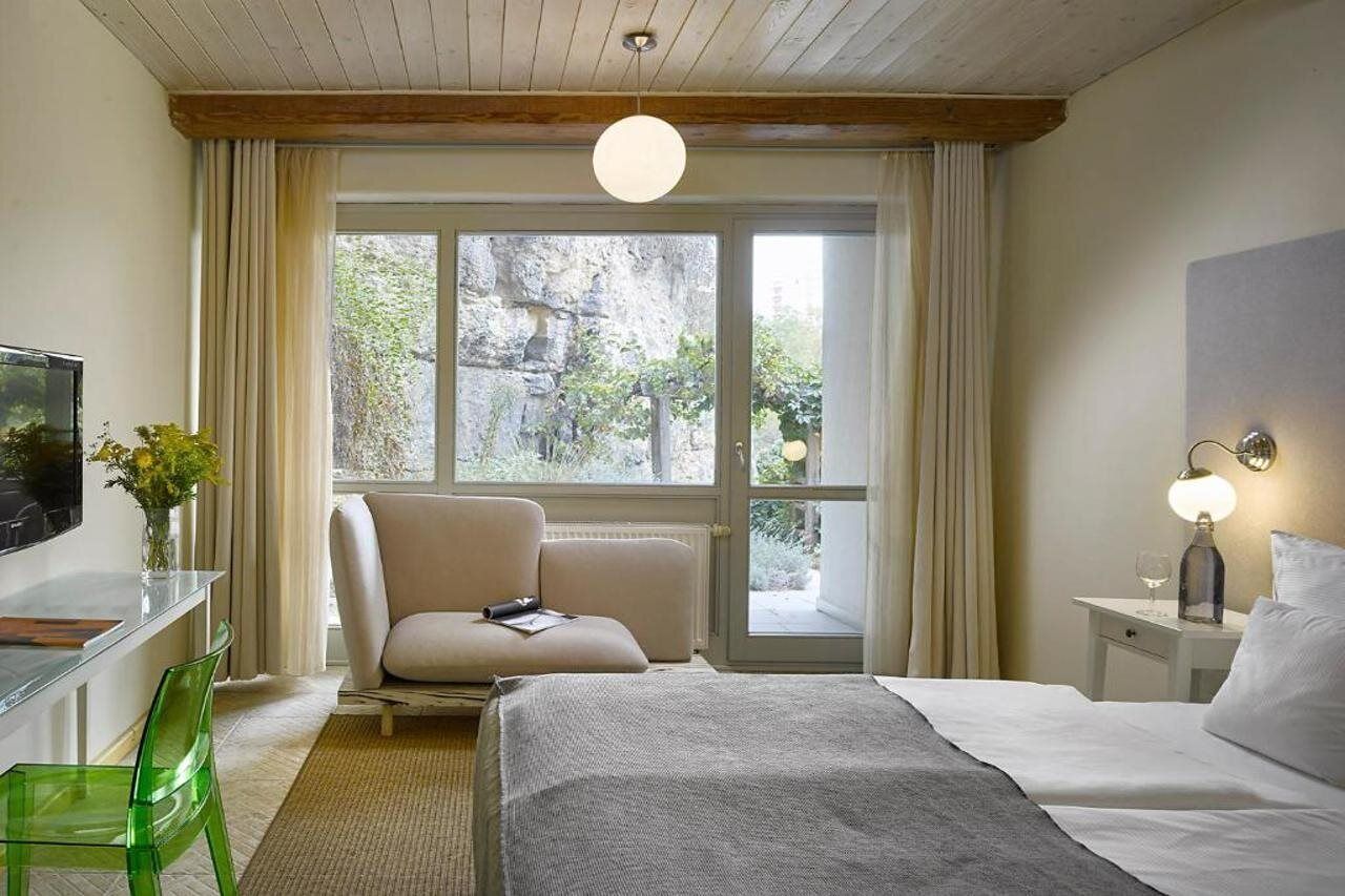 Free WiFi, wheelchair access