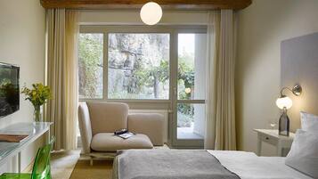 Free WiFi, wheelchair access