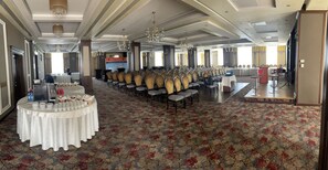 ศูนย์ธุรกิจ