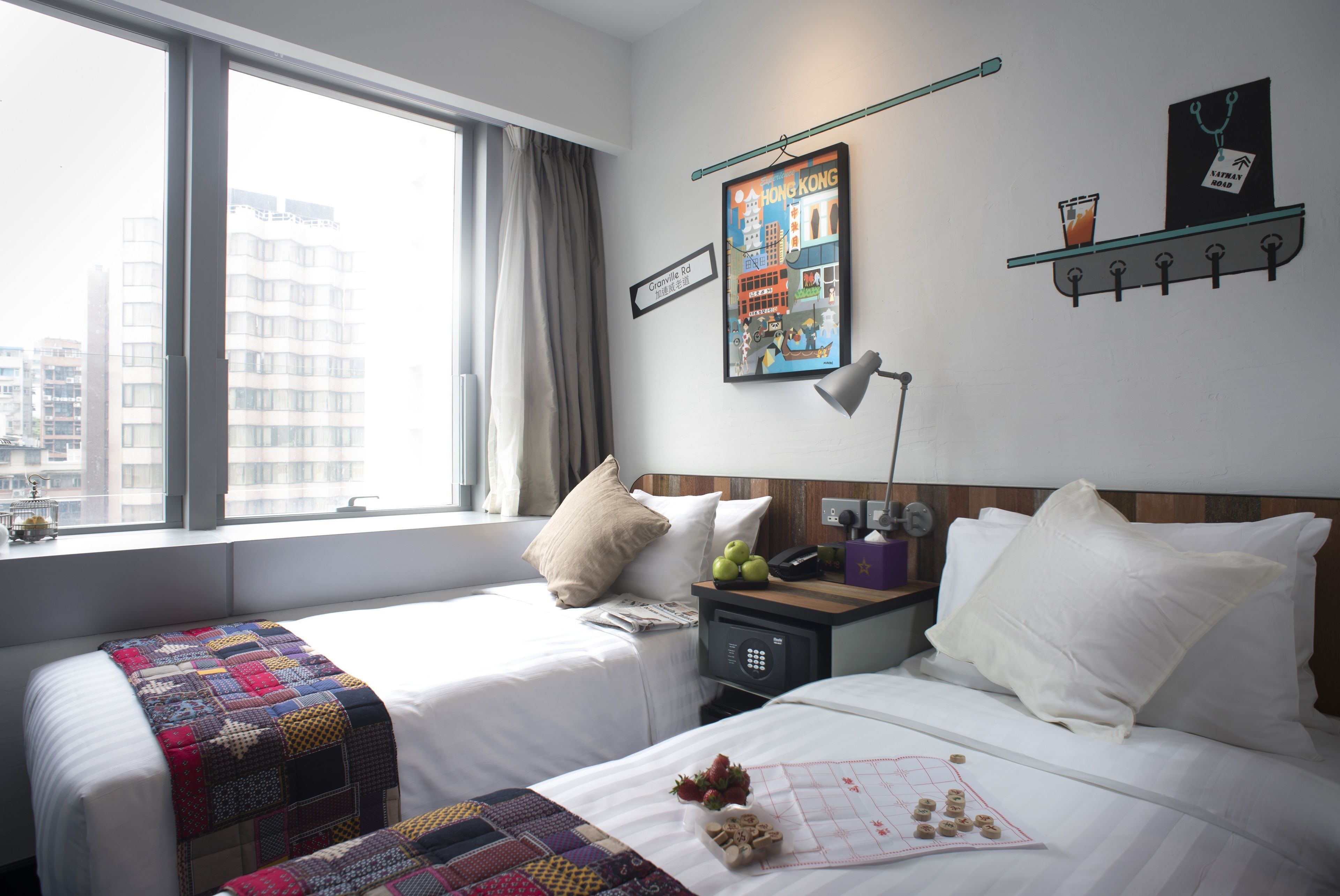 Coffres-forts dans les chambres, fer et planche à repasser