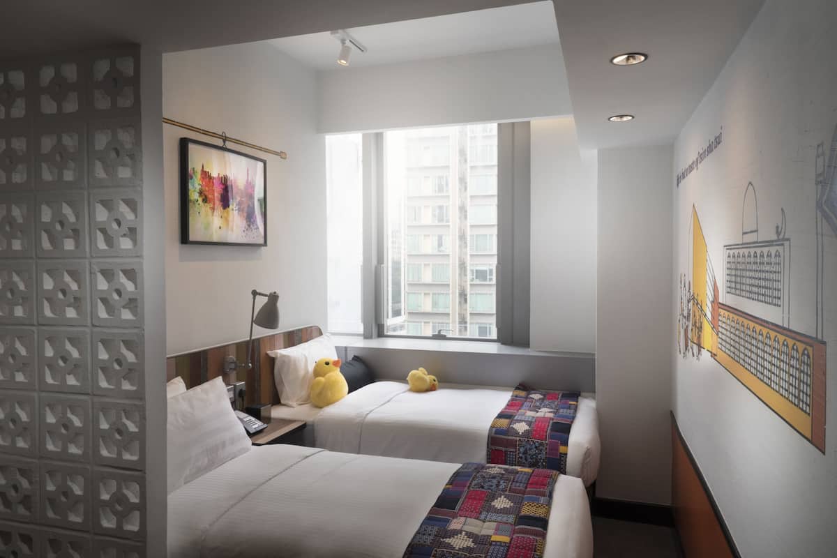 Coffres-forts dans les chambres, fer et planche à repasser