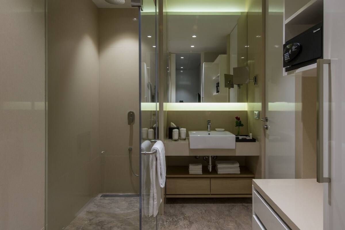 shower, free toiletries, hair dryer, bathrobes