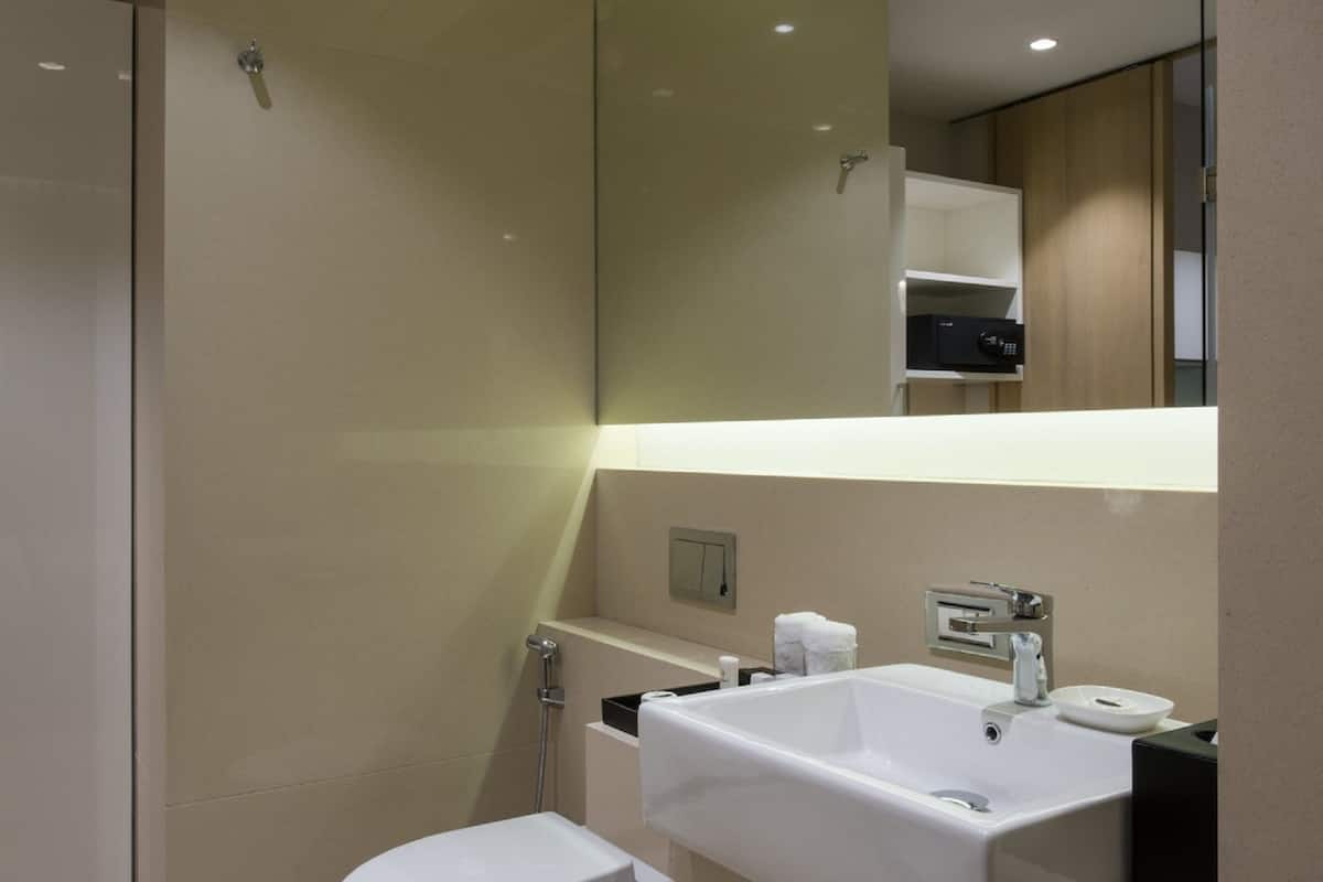 shower, free toiletries, hair dryer, bathrobes