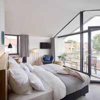 Ropa de cama de alta calidad, caja fuerte, escritorio