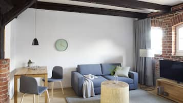 Premium bedding, in-room safe, desk, laptop workspace