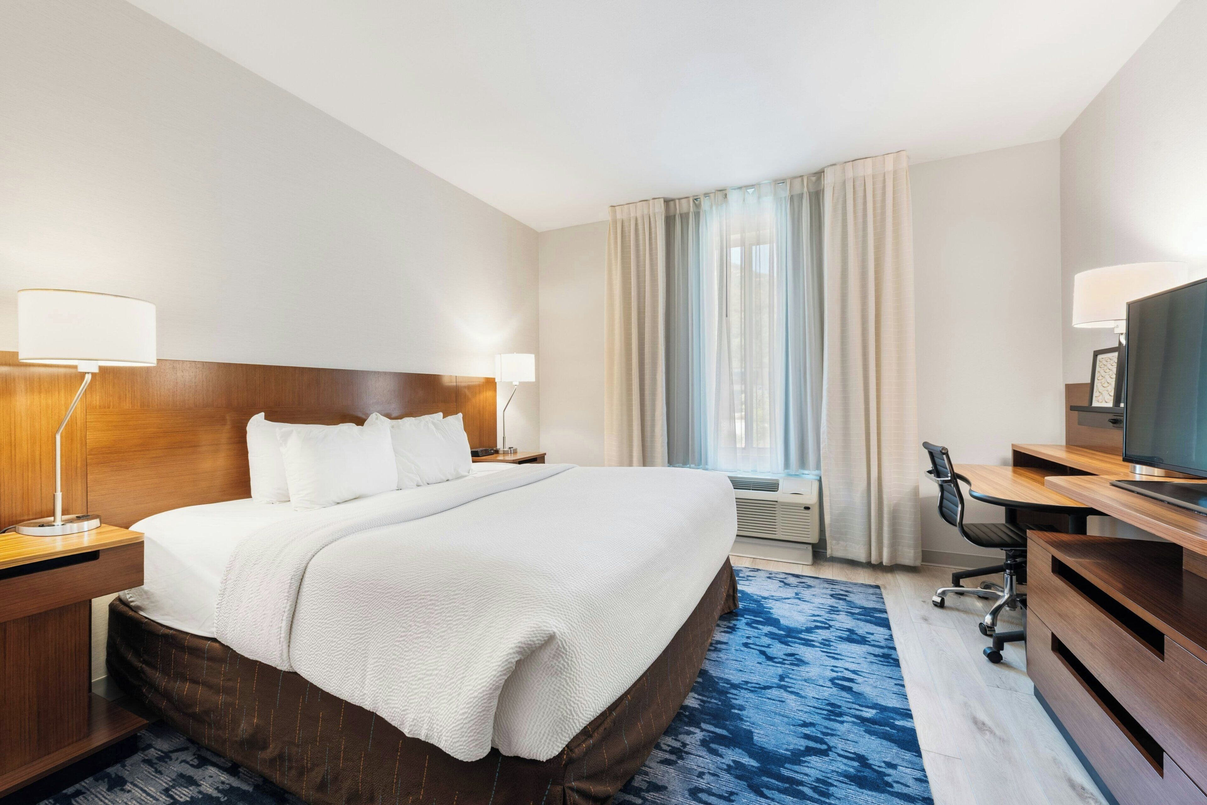 غرفة - سرير ملكي | مكتب ومكواة/لوح كي وأسرّة أطفال/رضّع (مجانًا) وواي فاي مجانًا