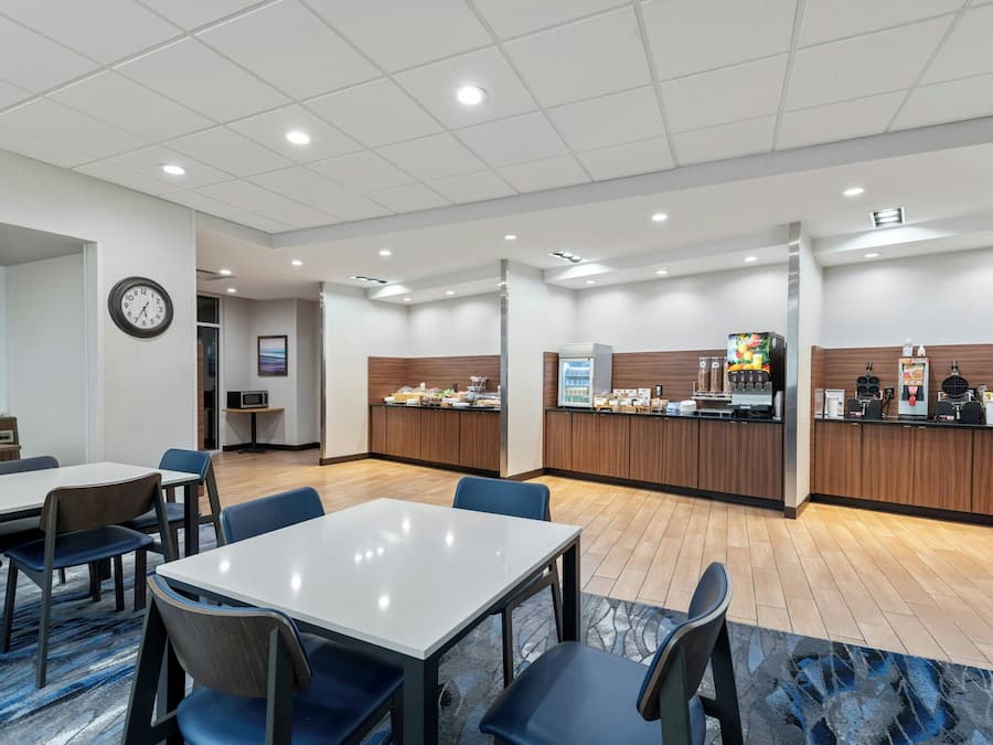 Free daily continental breakfast