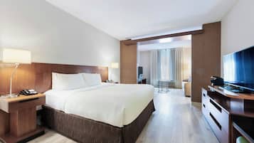 Suite, 1 letto king con divano letto | Una scrivania, ferro/asse da stiro, culle/letti per bambini (gratuiti)