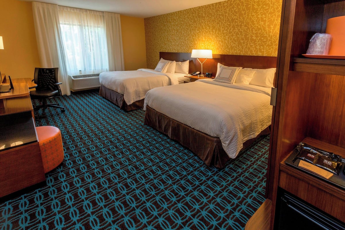 Premium bedding, in-room safe, desk, laptop workspace