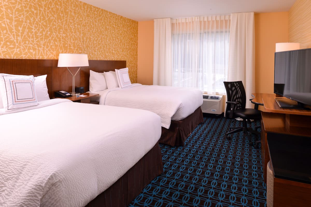 Desk, laptop workspace, iron/ironing board, free WiFi