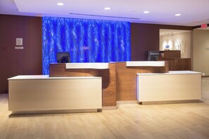 Reception - Fairfield Inn & Suites by Marriott Burlington (Burlington)