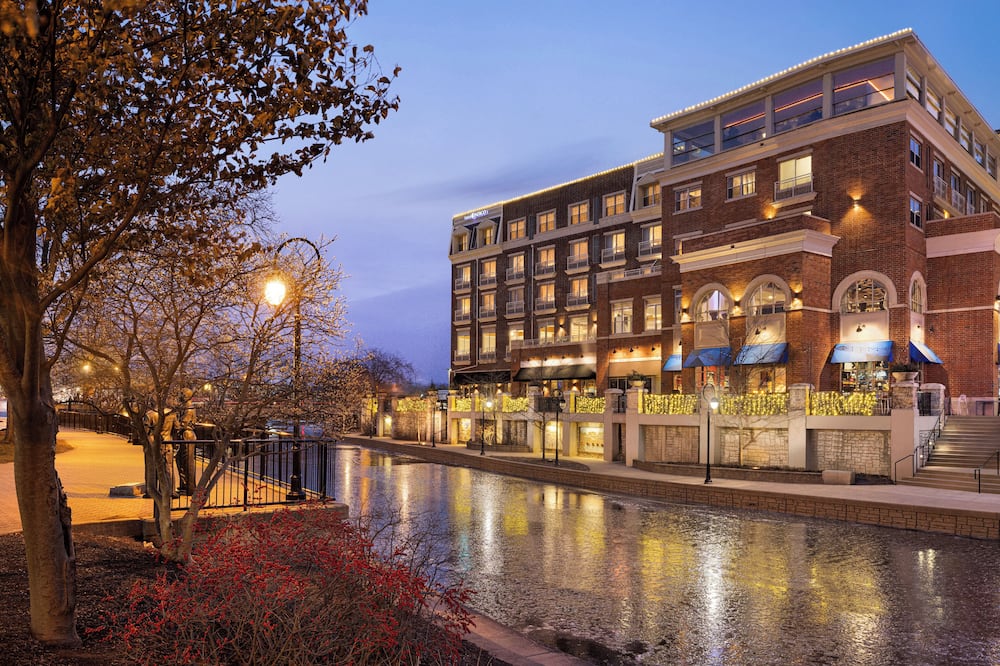 Hotel Indigo Naperville Riverwalk by IHG