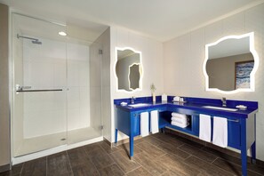 Suite, 1 King Bed, Balcony (Living Area) | Bathroom | Shower, hair dryer, towels - Hotel Indigo Naperville Riverwalk by IHG (Naperville)