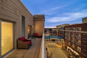 In-room safe, individually decorated, desk, laptop workspace