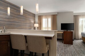 Studio, 1 King Bed with Sofa bed | Bar (on property) - Residence Inn Milwaukee West (Milwaukee)