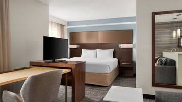 Studio, 1 King Bed with Sofa bed | Desk, iron/ironing board, free WiFi, bed sheets