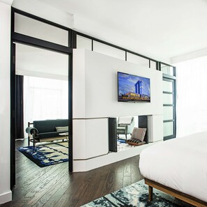 Egyptian cotton sheets, premium bedding, minibar, in-room safe - Thompson Nashville, by Hyatt (Nashville)