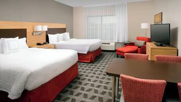 Bàn, khu vực làm việc phù hợp cho laptop, màn/rèm cản sáng